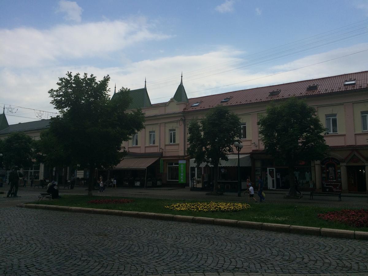 Centre Hostel Мукачеве Екстериор снимка